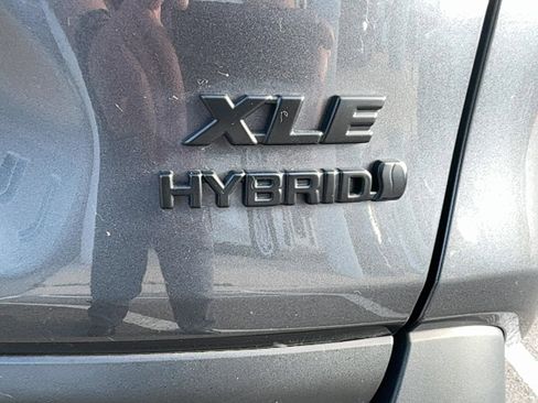 Used 2022 Toyota RAV4 XLE image 8