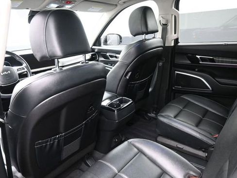 Used 2024 Kia Telluride SX w/ Towing Package FWD image 2