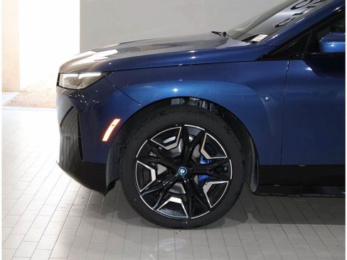 Used 2024 BMW iX xDrive50 w/ Premium Package AWD/4WD image 4