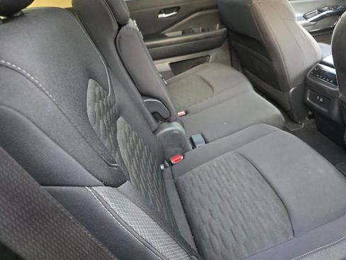 Used 2022 Nissan Pathfinder SV AWD/4WD image 13