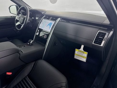 New 2025 Land Rover Discovery S image 29