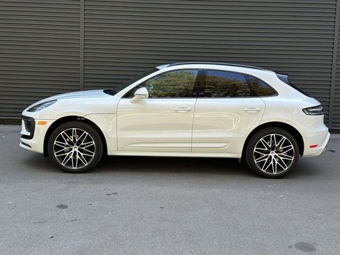 Certified 2025 Porsche Macan AWD/4WD image 2