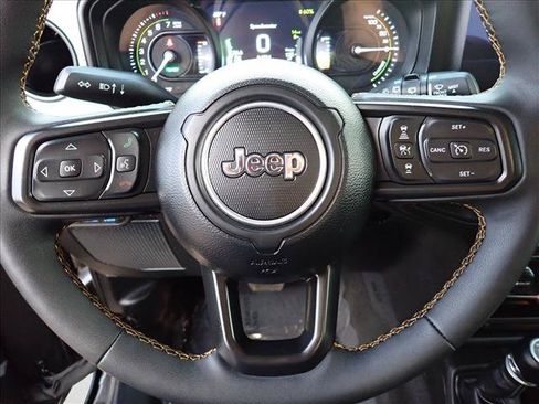 Used 2024 Jeep Wrangler Unlimited w/ Convenience Group AWD/4WD image 13