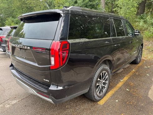 Used 2025 Ford Expedition Max Platinum AWD/4WD image 2