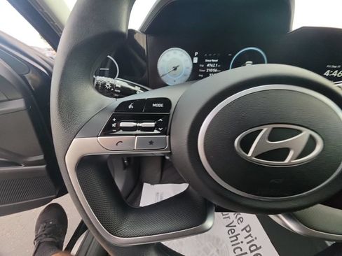 Used 2024 Hyundai Elantra SEL FWD image 15