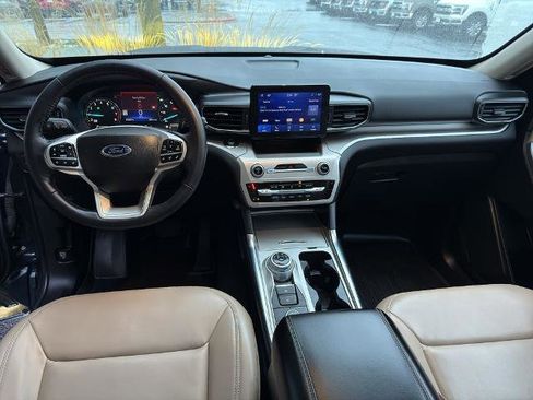 Certified 2022 Ford Explorer XLT w/ Equipment Group 202A image 23