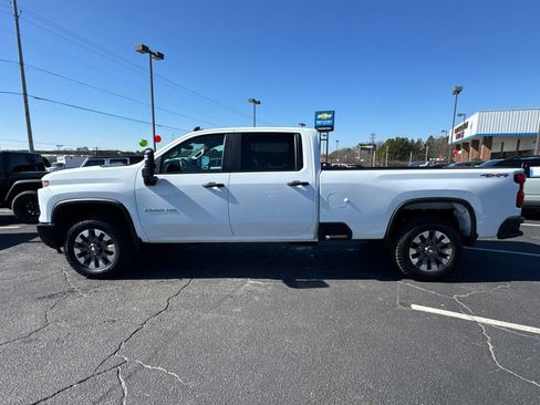 Used 2024 Chevrolet Silverado 2500 Custom w/ Custom Value Package image 9