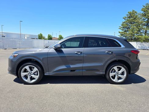 Used 2025 Audi Q5 Premium Plus w/ Premium Plus AWD/4WD image 3