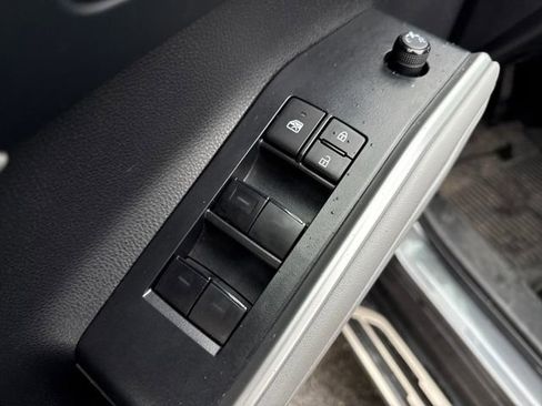 Used 2022 Toyota Highlander XLE image 20