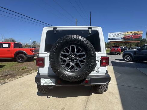 Used 2024 Jeep Wrangler Sahara image 6