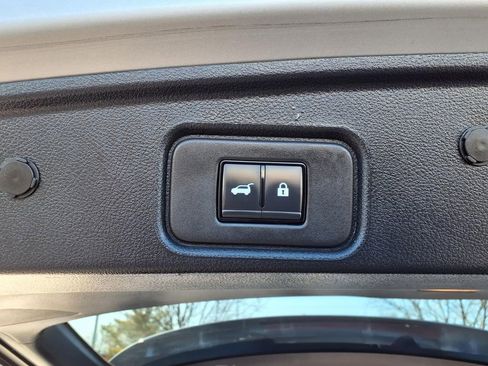 Certified 2025 Nissan Pathfinder SV image 30