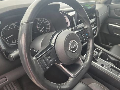 Used 2023 Nissan Pathfinder SL w/ SL Premium Package FWD image 10