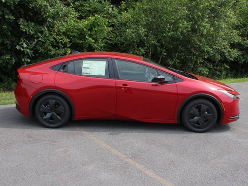 New 2026 Toyota Prius Plug-In Hybrid FWD image 4