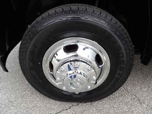 Used 2023 RAM 3500 Tradesman w/ Chrome Appearance Group image 33