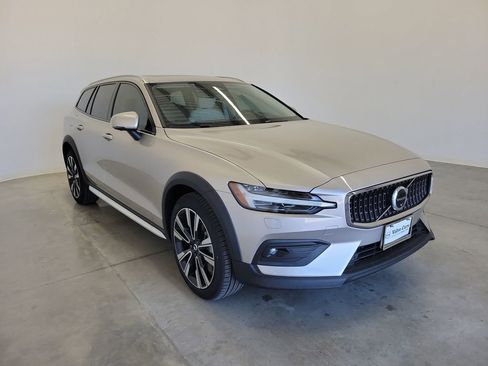 New 2026 Volvo V60 B5 Cross Country Ultra w/ Protection Package Premier image 4