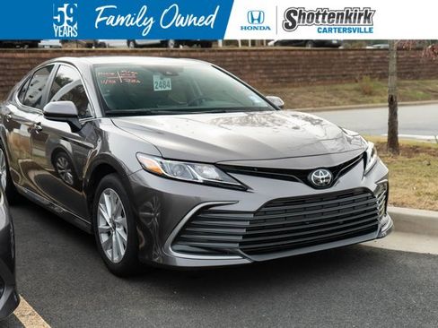 Used 2022 Toyota Camry LE image 1