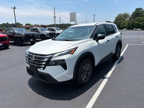 Used 2024 Nissan Rogue S AWD/4WD image 4