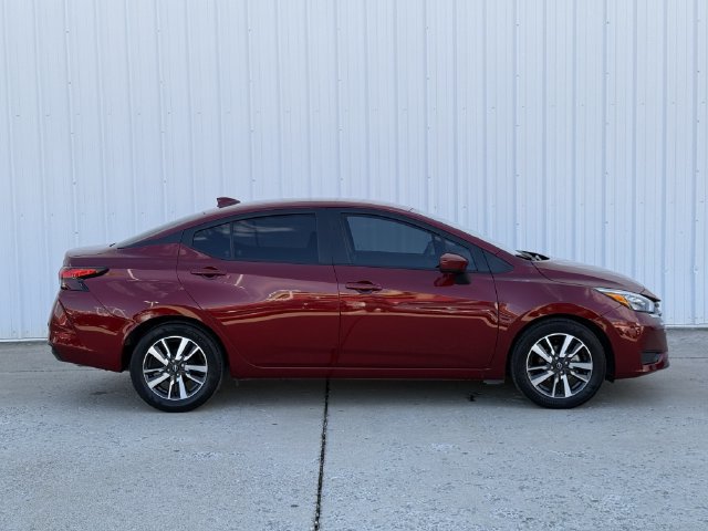 Used 2025 Nissan Versa SV FWD image 3