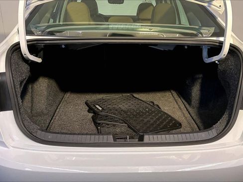 Used 2021 Volkswagen Jetta SE w/ SE Cold Weather Package image 35