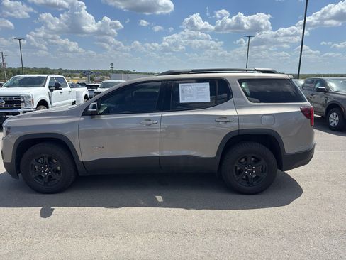 Used 2022 GMC Acadia AT4 w/ Technology Package AWD/4WD image 8