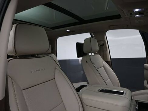 Used 2024 GMC Yukon Denali w/ Advanced Technology Package AWD/4WD image 32