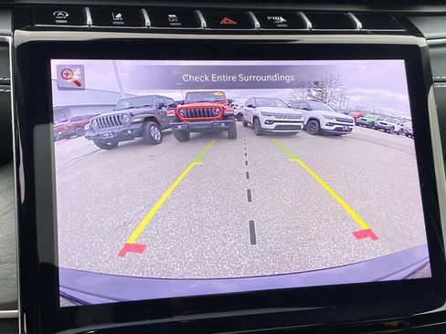 Used 2023 Jeep Grand Cherokee Limited image 15