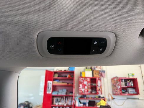 Used 2018 Chrysler Pacifica Touring Plus image 24