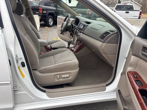 Used 2005 Toyota Camry XLE image 23