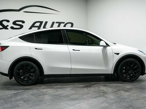 Used 2021 Tesla Model Y Long Range AWD/4WD image 8