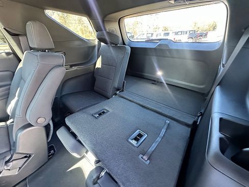 New 2026 Chevrolet Traverse LT image 12