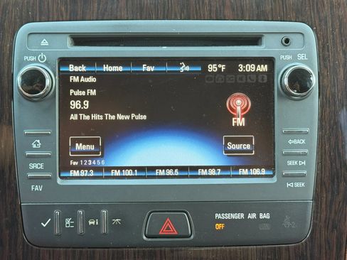 Used 2017 Chevrolet Traverse LT w/ Style and Technology Package FWD image 22