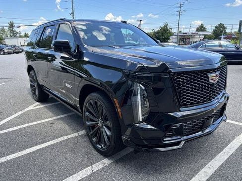 Used 2026 Cadillac Escalade V w/ LPO, Floor Liner Package AWD/4WD image 4