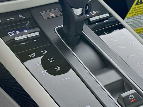 New 2026 Porsche Macan image 22