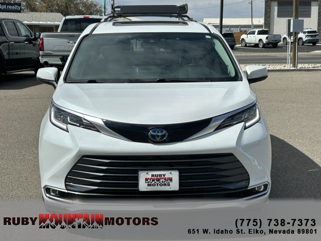 Used 2022 Toyota Sienna Limited AWD/4WD image 2