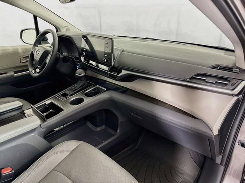Used 2023 Toyota Sienna Limited AWD/4WD image 32