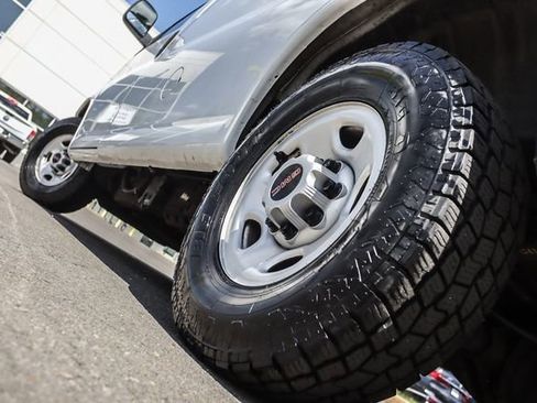 Used 2022 GMC Savana 2500 w/ Chrome Appearance Package RWD image 58