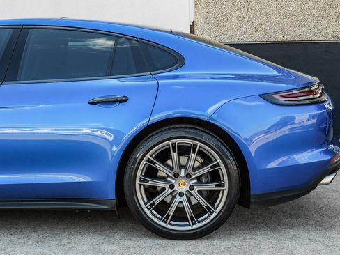 Used 2018 Porsche Panamera 4 AWD/4WD image 17