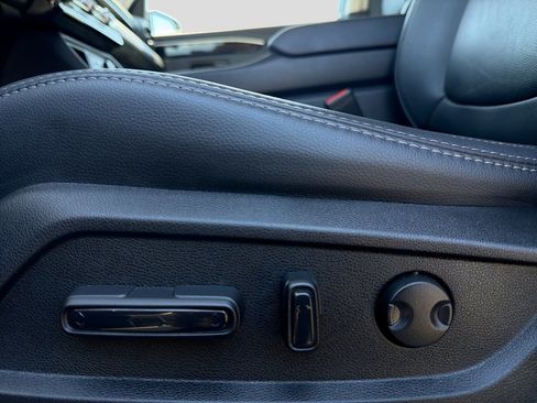Used 2025 Honda Pilot EX-L image 17