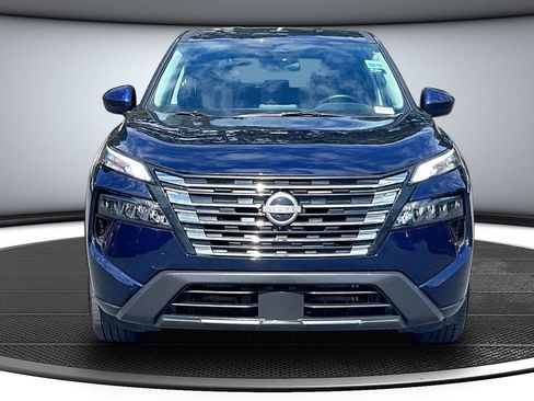 Used 2025 Nissan Rogue SV AWD/4WD image 3