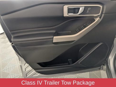 Used 2023 Ford Explorer XLT w/ Equipment Group 202A AWD/4WD image 11