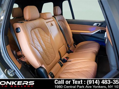 Used 2023 BMW X7 xDrive40i w/ M Sport Package AWD/4WD image 33