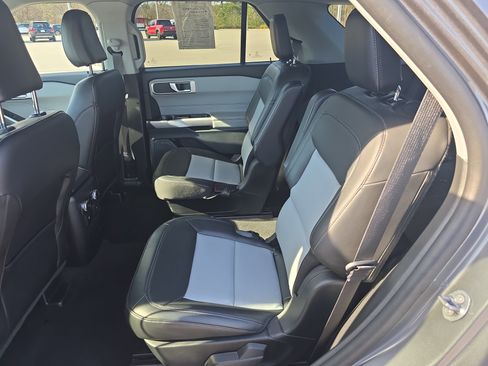 Used 2024 Ford Explorer XLT w/ Equipment Group 202A image 13