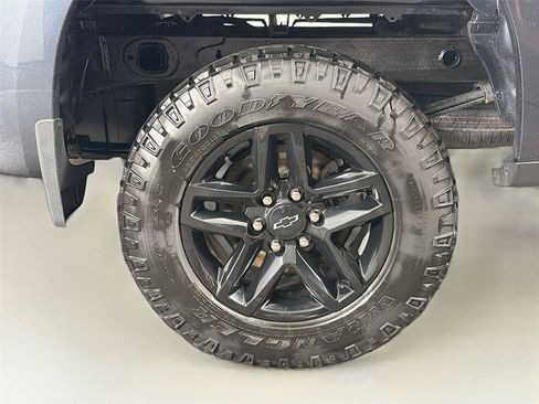 Used 2022 Chevrolet Silverado 1500 Custom Trail Boss AWD/4WD image 29