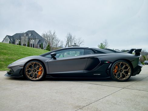 Used 2021 Lamborghini Aventador SVJ image 4