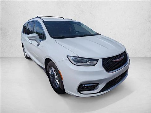 Used 2022 Chrysler Pacifica Touring-L FWD image 6