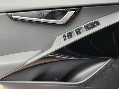 Used 2023 Kia Niro EX image 29