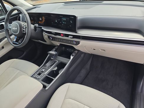 Certified 2025 Kia Sorento EX image 11
