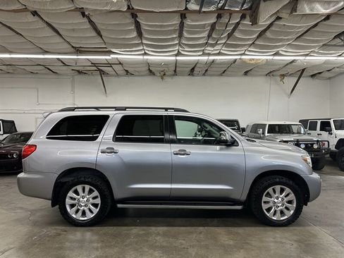 Used 2010 Toyota Sequoia Platinum AWD/4WD image 2