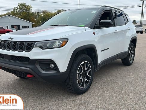 Used 2024 Jeep Compass Trailhawk image 3