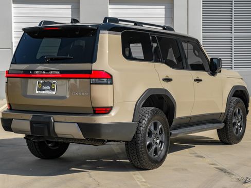 Used 2025 Lexus GX 550 w/ Accessory Package (CT) image 14